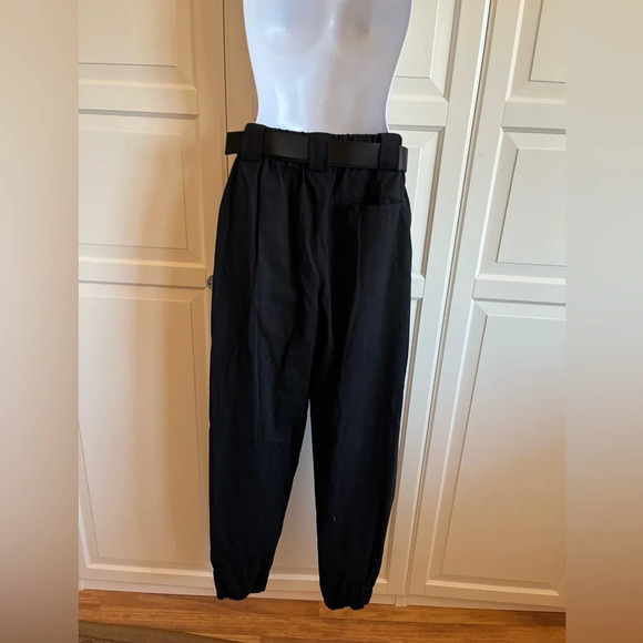 TNA Tawny
Cargo Pant,
Size Small. Black colored utility style cargos. Streetwear - Picture 5 of 16